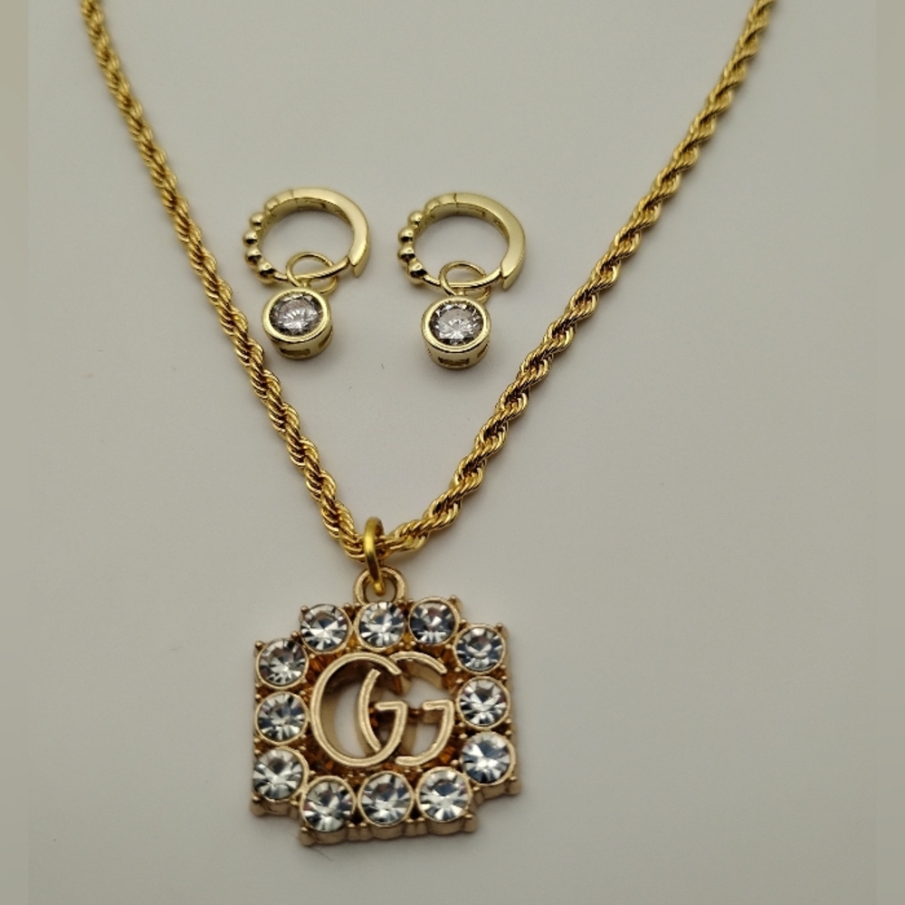 Gucci Rhinestone Charm On A 14K Gold Rope Necklace AUTHENTIC & A Pair Earrings - Picture 6 of 7